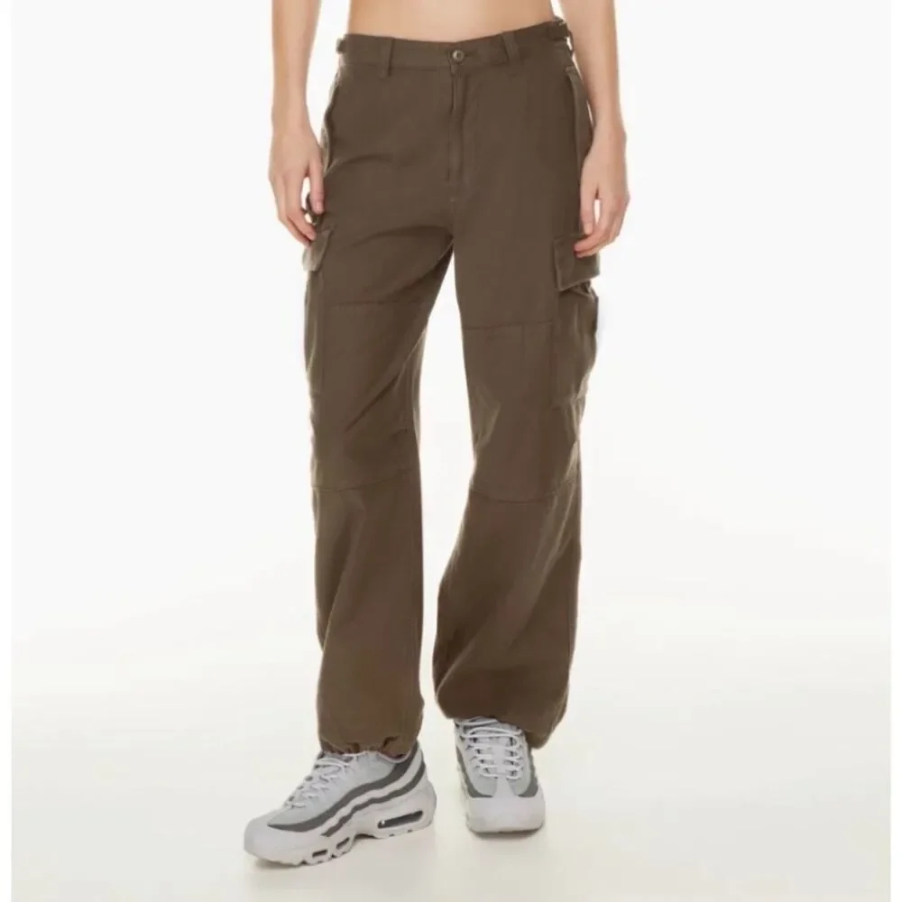 TNA Aritzia Supply Cargo Pants Size 6 Rich Mocha Relaxed Adjustable
